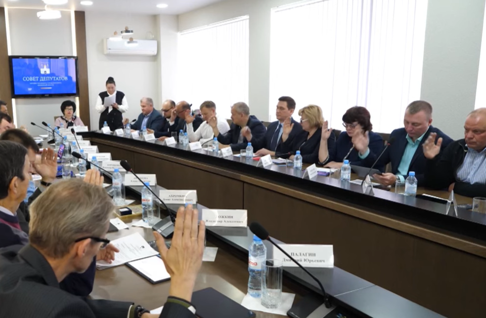 Дмитрий Демин представил заключение КСП на внесение изменений в бюджет округа
